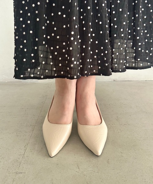MYMOOD.(マイムード)の「しぼ感PUシンプルヒール パンプス(パンプス・レディース・ブラック/アイボリー・23.5cm/24.5cm)」の8枚目の写真