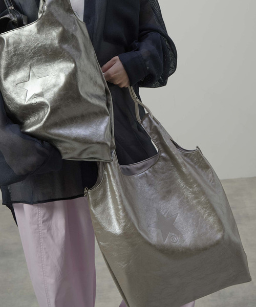 CONVERSE TOKYO(コンバーストウキョウ)の「2WAY METALLIC SHOPPING TOTE BAG(トートバッグ・レディース・シルバー/ゴールド×ブラウン/シルバー×ブラック・FREE)」の20枚目の写真