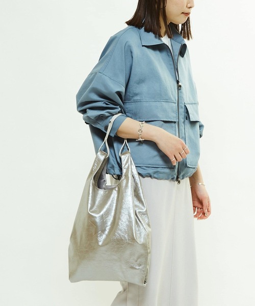 CONVERSE TOKYO(コンバーストウキョウ)の「2WAY METALLIC SHOPPING TOTE BAG(トートバッグ・レディース・シルバー/ゴールド×ブラウン/シルバー×ブラック・FREE)」の12枚目の写真