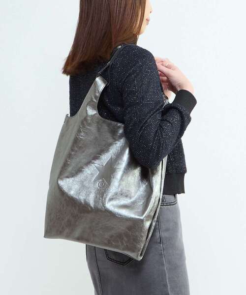 CONVERSE TOKYO(コンバーストウキョウ)の「2WAY METALLIC SHOPPING TOTE BAG(トートバッグ・レディース・シルバー/ゴールド×ブラウン/シルバー×ブラック・FREE)」の9枚目の写真