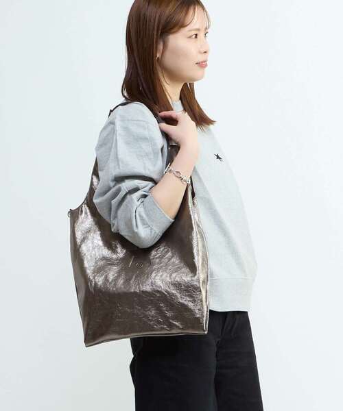 CONVERSE TOKYO(コンバーストウキョウ)の「2WAY METALLIC SHOPPING TOTE BAG(トートバッグ・レディース・シルバー/ゴールド×ブラウン/シルバー×ブラック・FREE)」の7枚目の写真