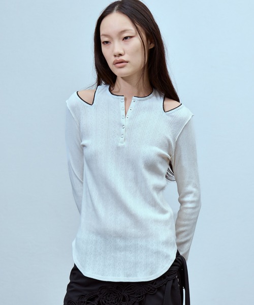 THINGS THAT MATTER（シングス ザット マター）の「EYELET MESH NOTCH HENRY NECK TOPS / アイレット メッシュ ノッチ ヘンリー ネック トップス（Tシャツ/カットソー・レディース・アイボリー/ブラック/グレー・FREE）」の2枚目の写真
