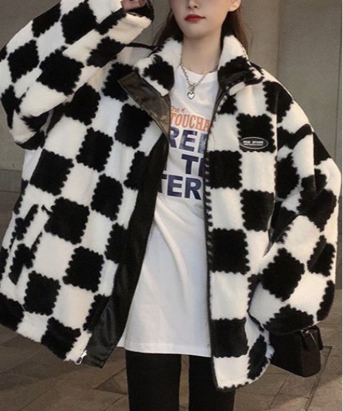 &soiree(アンドソワレ)の「ビックシルエットアソートリバーシブル2WAYフェイクレザーブルゾン(ブルゾン・レディース・ブラック系その他2/ブラック系その他/ブラック系その他3/ホワイト・LARGE/X-LARGE/MEDIUM/SMALL)」の8枚目の写真