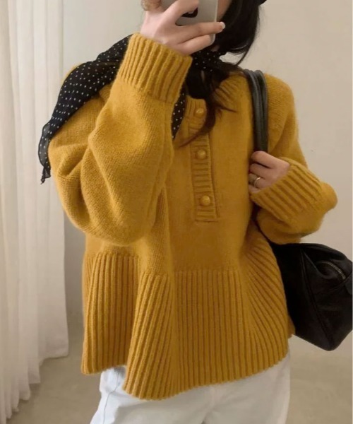 kirakiraShop（キラキラショップ）の「ヘンリーネック ペプラム ニット トップス（ニット/セーター・レディース・レッド/マスタード/チャコール/オフホワイト・FREE）」の3枚目の写真