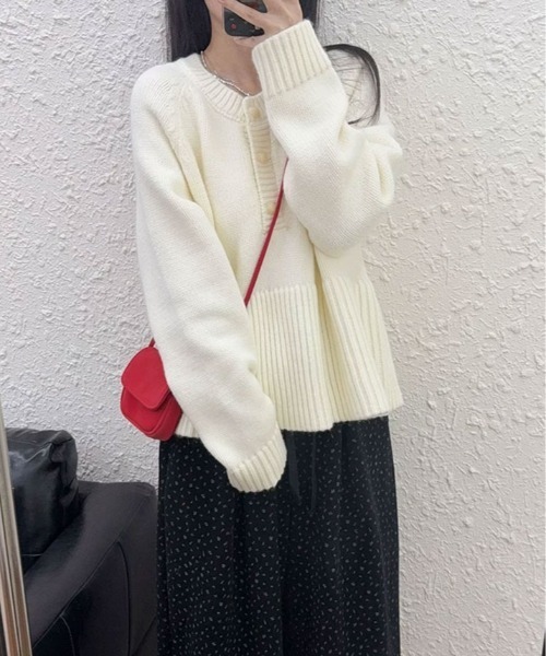 kirakiraShop（キラキラショップ）の「ヘンリーネック ペプラム ニット トップス（ニット/セーター・レディース・レッド/マスタード/チャコール/オフホワイト・FREE）」の7枚目の写真