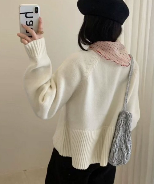 kirakiraShop（キラキラショップ）の「ヘンリーネック ペプラム ニット トップス（ニット/セーター・レディース・レッド/マスタード/チャコール/オフホワイト・FREE）」の9枚目の写真