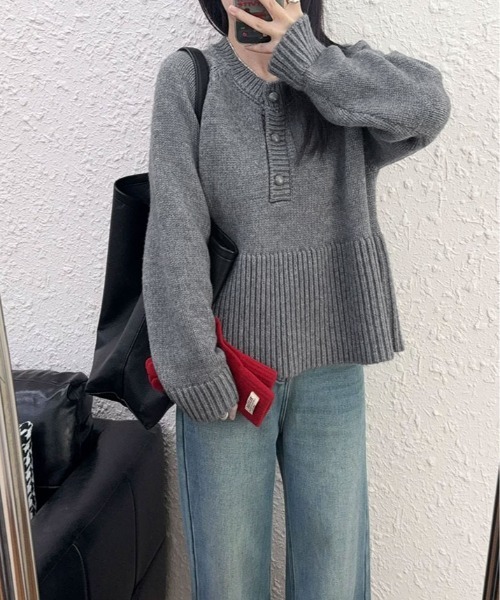 kirakiraShop（キラキラショップ）の「ヘンリーネック ペプラム ニット トップス（ニット/セーター・レディース・レッド/マスタード/チャコール/オフホワイト・FREE）」の12枚目の写真