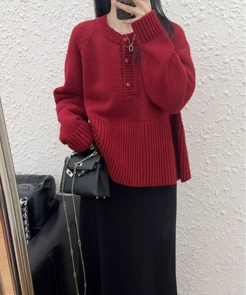 kirakiraShop（キラキラショップ）の「ヘンリーネック ペプラム ニット トップス（ニット/セーター・レディース・レッド/マスタード/チャコール/オフホワイト・FREE）」の18枚目の写真