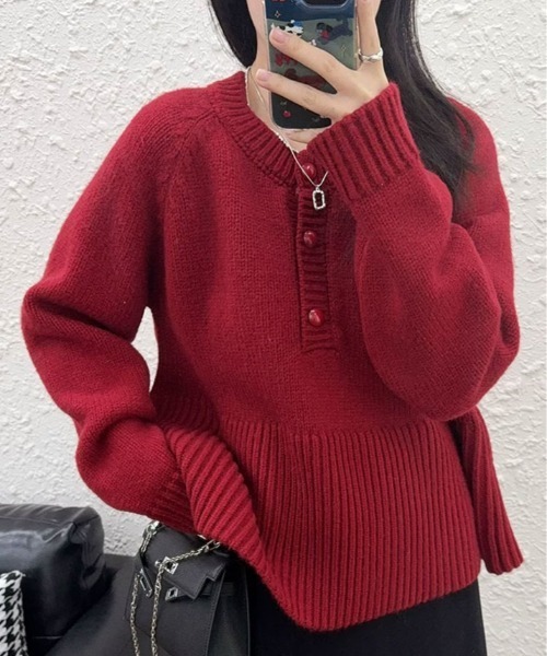 kirakiraShop（キラキラショップ）の「ヘンリーネック ペプラム ニット トップス（ニット/セーター・レディース・レッド/マスタード/チャコール/オフホワイト・FREE）」の19枚目の写真
