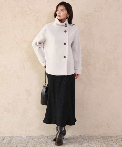 MK MICHEL KLEIN（エムケーミッシェルクラン）の「[超軽量]エアリアルウール スタンドカラーショートコート（ノーカラージャケット・レディース・ブラウン/ミント/アイボリー・38）」の9枚目の写真