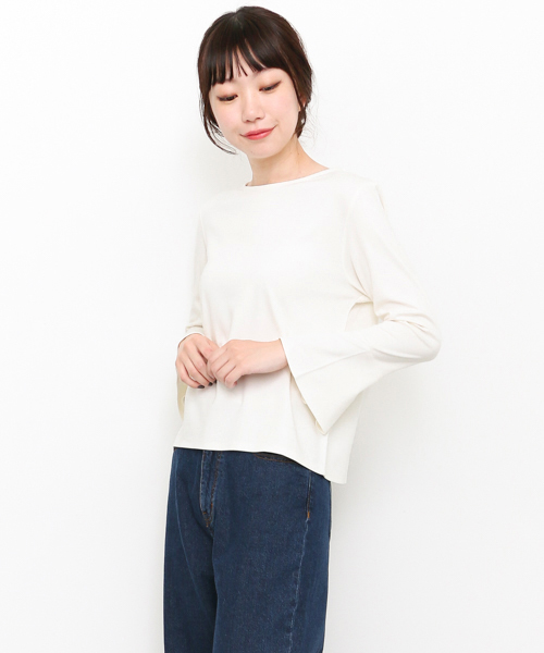 KBF+(ケービーエフプラス)の「KBF+ 袖フレアC/T(Tシャツ/カットソー・レディース・オフホワイト/ブラック/ブラウン・ONE)」の2枚目の写真