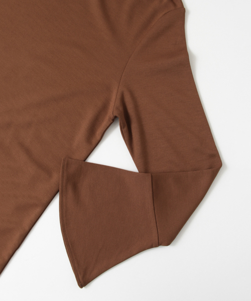 KBF+(ケービーエフプラス)の「KBF+ 袖フレアC/T(Tシャツ/カットソー・レディース・オフホワイト/ブラック/ブラウン・ONE)」の13枚目の写真