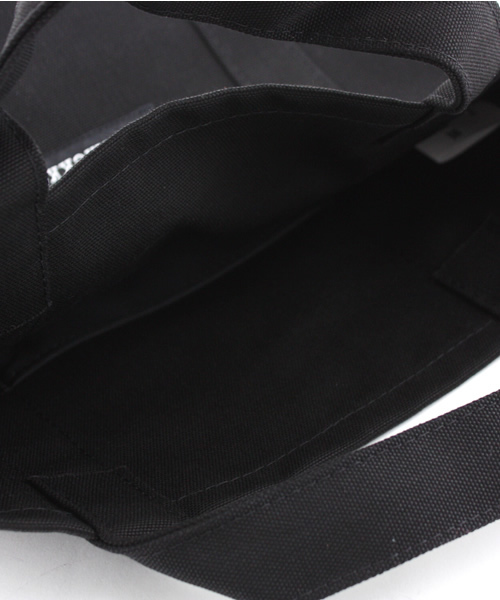 BEAUTY&YOUTH UNITED ARROWS（ビューティーアンドユースユナイテッドアローズ）の「BY MMK MiniPeruskassi TT（トートバッグ・レディース・オフホワイト/ブラック/レッド・フリー）」の5枚目の写真