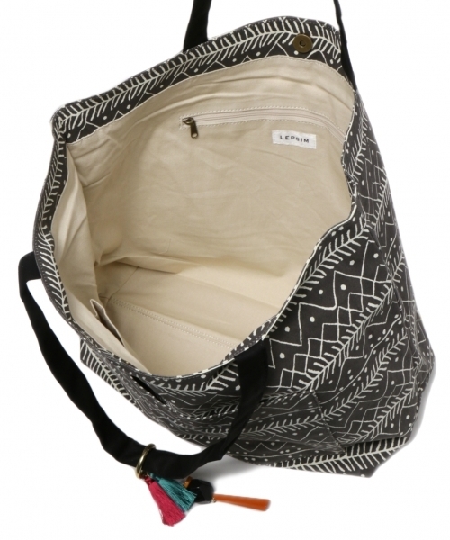 LEPSIM（レプシィム）の「チャームツキプリントトート 757108（トートバッグ・レディース・イエロー/オレンジ/グレー・ONE SIZE）」の8枚目の写真