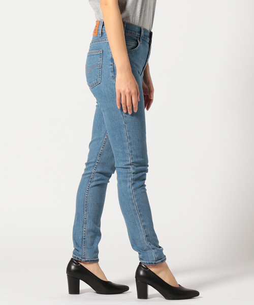 Levi's(リーバイス)の「721 アジアンスキニーフィット ブルー WATERMARK(デニムパンツ・レディース・ブルー・23inch/24inch/25inch/26inch/27inch/28inch)」の18枚目の写真