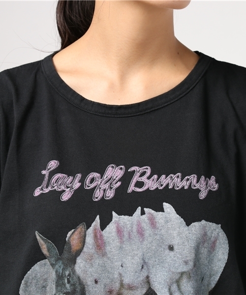 Candy Stripper(キャンディストリッパー)の「LAY OFF BUNNYS BIG TEE(Tシャツ/カットソー・レディース・ブラック/ライトブルー/オフホワイト/ピンク・2)」の6枚目の写真