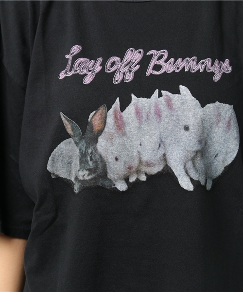 Candy Stripper(キャンディストリッパー)の「LAY OFF BUNNYS BIG TEE(Tシャツ/カットソー・レディース・ブラック/ライトブルー/オフホワイト/ピンク・2)」の8枚目の写真