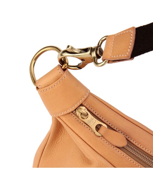 IL BISONTE(イルビゾンテ)の「IL BISONTE / ORIGINAL LEATHER / クロスボディバッグ(ショルダーバッグ・レディース・ナチュラル/ライトブラウン/ブラック/ダークブラウン・FREE)」の7枚目の写真