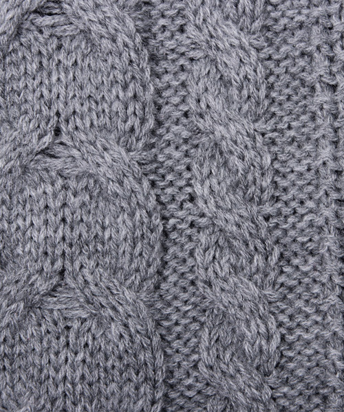 ８(eight)（エイト）の「ロング丈 ニット セーター クルーネック ケーブルニット（ニット/セーター・メンズ・ブラック/ワイン/キナリ/グレー・MEDIUM/LARGE/X-LARGE）」の15枚目の写真