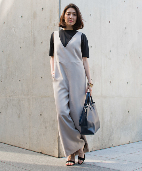 RIVE DROITE（リヴドロワ）の「【洗える】リネンライクサロペット（サロペット/オーバーオール・レディース・ライトベージュ/ネイビー・FREE）」の2枚目の写真