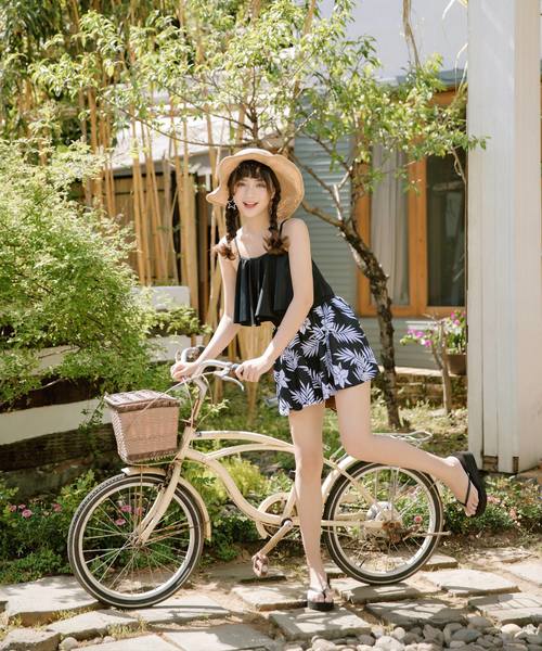 セール】水着 レディース 体型カバー ボタニカル柄 フレア