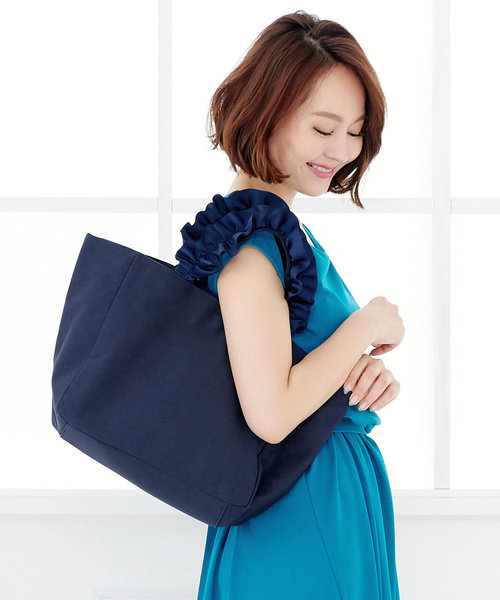 KOBE LETTUCE（コウベレタス）の「[A4サイズ]ボリューミーフリルハンドルキャンバストートバッグ＊BAG/鞄/手提げ/レディース[B1180]神戸レタス（トートバッグ・レディース・ライトグレー/ブラック/ネイビー/アイボリー・FREE）」の4枚目の写真