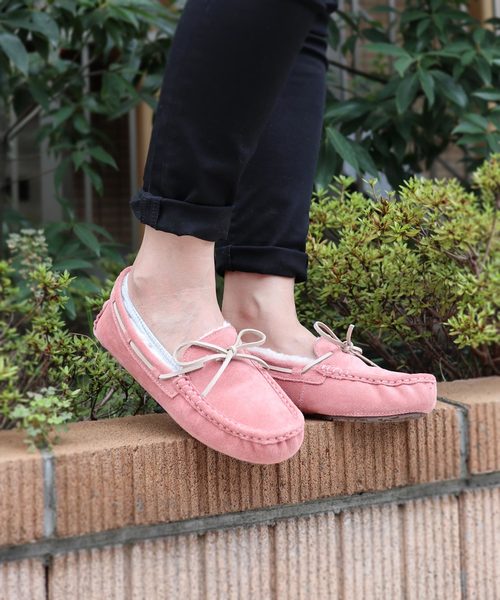 MODE KAORI(モードカオリ)の「リボンモカシンシューズ(モカシン/デッキシューズ・レディース・ブラック/ダークブラウン/キャメル/ネイビー/コーラルピンク/ライトブルー/ライトベージュ・22.5cm/23cm/23.5cm/24cm/24.5cm)」の1枚目の写真