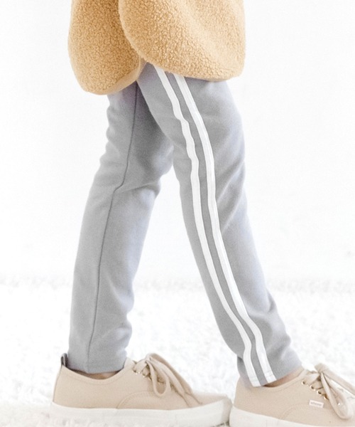 Bee des Bee(ビーデスビー)の「ラインレギンスパンツ(レギンス/スパッツ・キッズ・チャコールグレー/ブラック/グレー/ブラウン/スモークピンク/サックスブルー/クリーム/ラベンダー/ミント/ワイン/チャコール/グレイッシュベージュ/グレー系その他/杢グレー/ブルー/ネイビー/カーキ/モスグリーン/ブラック系その他/パープル系その他/ダークブラウン/ブルーグレー/ライトグレー/アイボリー/グリーン系その他/ベージュ×ブラック/グレー系その他2/グリーン系/ライトベージュ/ベージュ系/ブルー系/グレー系/ライトグリーン系/ピンク/ライラック系/ピンク系/ブルー × パープル・110cm/100cm/120cm/130cm/140cm/150cm)」の5枚目の写真