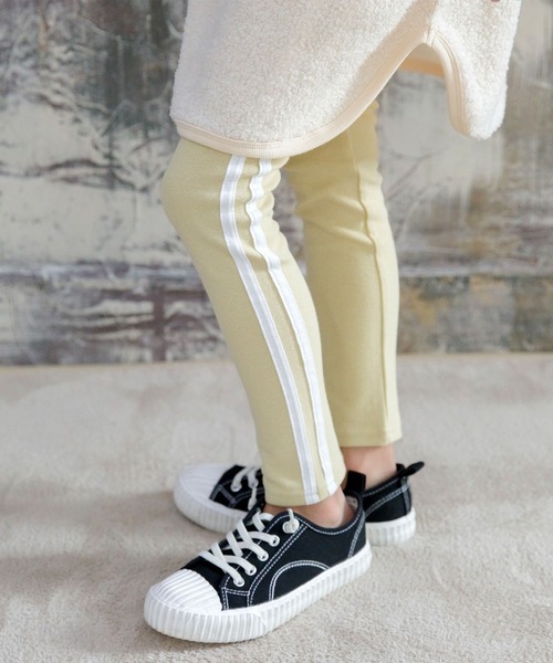 Bee des Bee(ビーデスビー)の「ラインレギンスパンツ(レギンス/スパッツ・キッズ・チャコールグレー/ブラック/グレー/ブラウン/スモークピンク/サックスブルー/クリーム/ラベンダー/ミント/ワイン/チャコール/グレイッシュベージュ/グレー系その他/杢グレー/ブルー/ネイビー/カーキ/モスグリーン/ブラック系その他/パープル系その他/ダークブラウン/ブルーグレー/ライトグレー/アイボリー/グリーン系その他/ベージュ×ブラック/グレー系その他2/グリーン系/ライトベージュ/ベージュ系/ブルー系/グレー系/ライトグリーン系/ピンク/ライラック系/ピンク系/ブルー × パープル・110cm/100cm/120cm/130cm/140cm/150cm)」の15枚目の写真