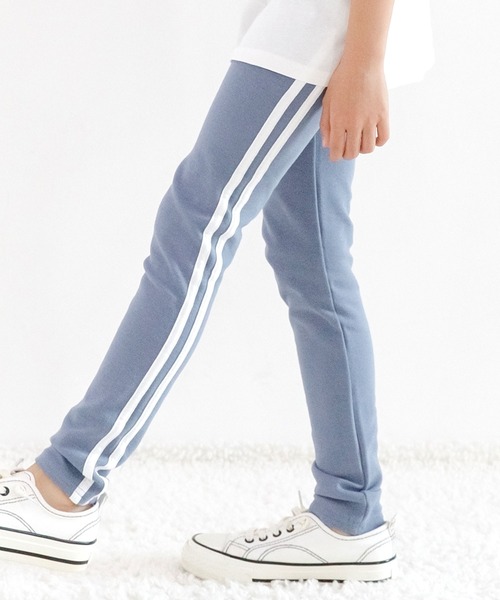 Bee des Bee(ビーデスビー)の「ラインレギンスパンツ(レギンス/スパッツ・キッズ・チャコールグレー/ブラック/グレー/ブラウン/スモークピンク/サックスブルー/クリーム/ラベンダー/ミント/ワイン/チャコール/グレイッシュベージュ/グレー系その他/杢グレー/ブルー/ネイビー/カーキ/モスグリーン/ブラック系その他/パープル系その他/ダークブラウン/ブルーグレー/ライトグレー/アイボリー/グリーン系その他/ベージュ×ブラック/グレー系その他2/グリーン系/ライトベージュ/ベージュ系/ブルー系/グレー系/ライトグリーン系/ピンク/ライラック系/ピンク系/ブルー × パープル・110cm/100cm/120cm/130cm/140cm/150cm)」の7枚目の写真