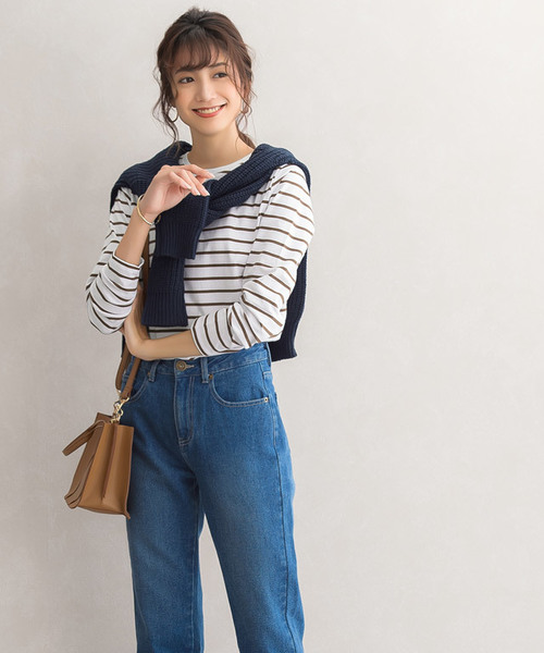 Pierrot（ピエロ）の「選べる綿100％ロングTシャツ（Tシャツ/カットソー・レディース・ブラック/オフホワイト/ホワイト×ブラック/ホワイト系その他/ブラック系その他/グレー系その他/ブラウン系その他/ベージュ系その他/チャコール/ホワイト系その他2/ホワイト系その他3/ホワイト系その他4/ブラウン系その他2/ベージュ系その他2・M/L）」の17枚目の写真