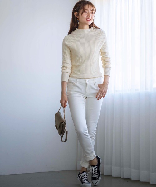 GeeRA(ジーラ)の「ストレッチリブハイネックニット(ニット/セーター・レディース・ベージュ/ブラック/アイボリー・X-LARGE/LARGE/MEDIUM)」の4枚目の写真