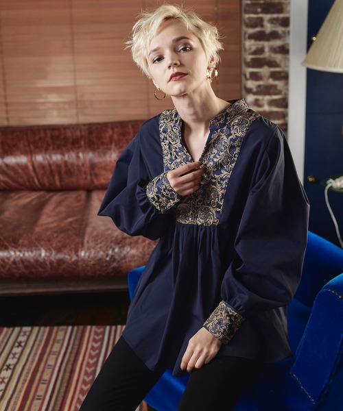 KOH.style（コースタイル）の「GONGFU  BACK BUTTON BLOUSE（シャツ/ブラウス・レディース・ネイビー/ブラック・FREE）」の2枚目の写真