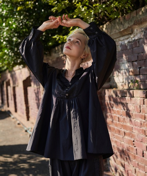 KOH.style（コースタイル）の「GONGFU  BACK BUTTON BLOUSE（シャツ/ブラウス・レディース・ネイビー/ブラック・FREE）」の4枚目の写真