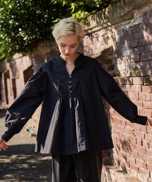 KOH.style（コースタイル）の「GONGFU  BACK BUTTON BLOUSE（シャツ/ブラウス・レディース・ネイビー/ブラック・FREE）」の7枚目の写真