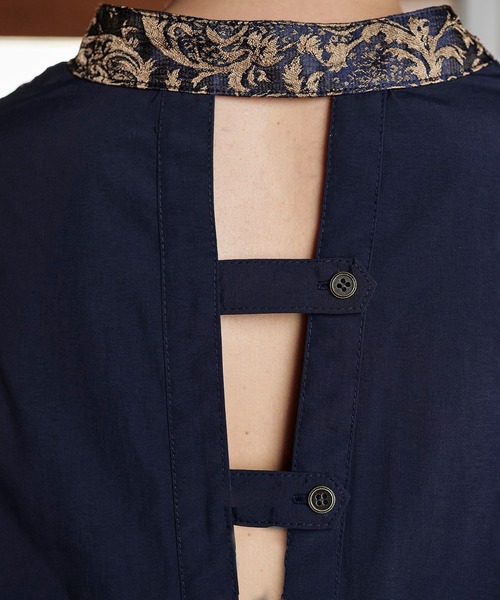 コースタイルGONGFU BACK BUTTON BLOUSE