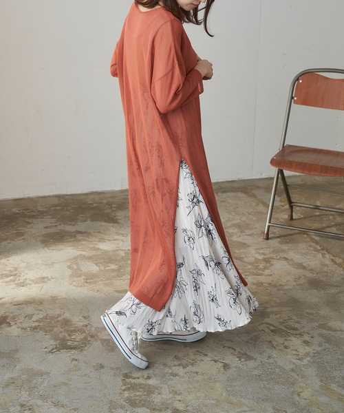 Chaco closet(チャコ クローゼット)の「オーバーサイズ シアーニット スリット入りロングワンピース チュニック(ワンピース・レディース・ブラック/ベージュ/オレンジ/ラベンダー/グリーン系その他/ブルー系その他・FREE)」の6枚目の写真