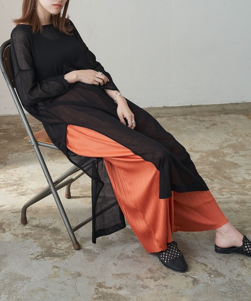 Chaco closet(チャコ クローゼット)の「オーバーサイズ シアーニット スリット入りロングワンピース チュニック(ワンピース・レディース・ブラック/ベージュ/オレンジ/ラベンダー/グリーン系その他/ブルー系その他・FREE)」の1枚目の写真