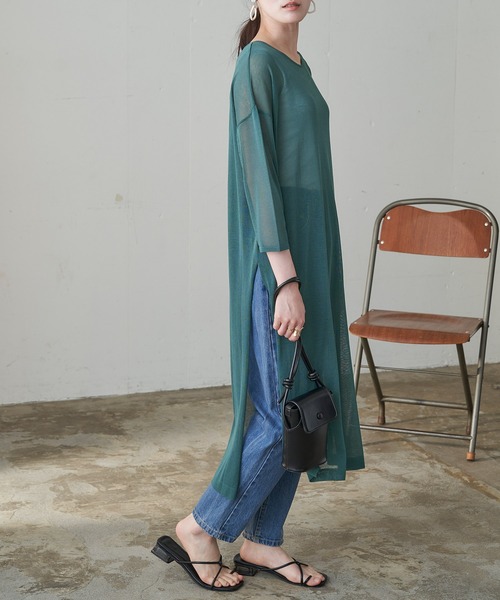 Chaco closet(チャコ クローゼット)の「オーバーサイズ シアーニット スリット入りロングワンピース チュニック(ワンピース・レディース・ブラック/ベージュ/オレンジ/ラベンダー/グリーン系その他/ブルー系その他・FREE)」の14枚目の写真
