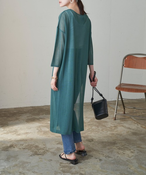 Chaco closet(チャコ クローゼット)の「オーバーサイズ シアーニット スリット入りロングワンピース チュニック(ワンピース・レディース・ブラック/ベージュ/オレンジ/ラベンダー/グリーン系その他/ブルー系その他・FREE)」の15枚目の写真