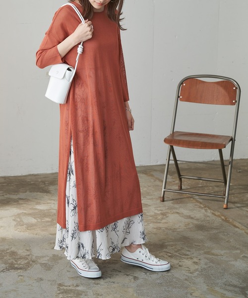 Chaco closet(チャコ クローゼット)の「オーバーサイズ シアーニット スリット入りロングワンピース チュニック(ワンピース・レディース・ブラック/ベージュ/オレンジ/ラベンダー/グリーン系その他/ブルー系その他・FREE)」の22枚目の写真