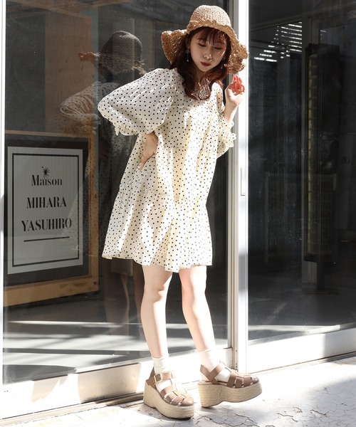 one after another NICE CLAUP（ワンアフターアナザーナイスクラップ）の「【Web限定】キャンディスリーブチュニック（チュニック・レディース・ドット/オフホワイト/サックスブルー/ブラック・FREE）」の9枚目の写真