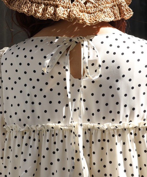 one after another NICE CLAUP（ワンアフターアナザーナイスクラップ）の「【Web限定】キャンディスリーブチュニック（チュニック・レディース・ドット/オフホワイト/サックスブルー/ブラック・FREE）」の11枚目の写真