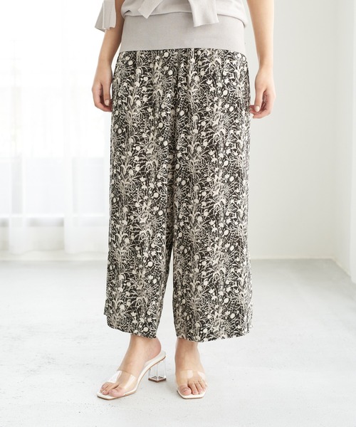 YECCA VECCA(イェッカヴェッカ)の「P.ミュルーズプリントスリットパンツ *(その他パンツ・レディース・ブラック/キャメル・FREE)」の1枚目の写真