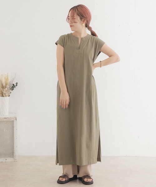 ITEMS URBANRESEARCH(アイテムズ アーバンリサーチ)の「キーネックカットワンピース(ワンピース・レディース・オフホワイト/カーキ/スミクロ・FREE)」の10枚目の写真