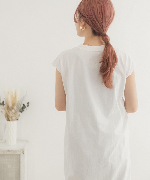 ITEMS URBANRESEARCH(アイテムズ アーバンリサーチ)の「キーネックカットワンピース(ワンピース・レディース・オフホワイト/カーキ/スミクロ・FREE)」の6枚目の写真