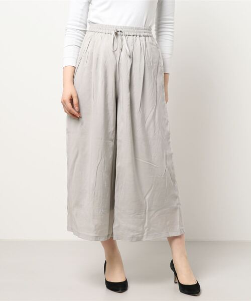 YECCA VECCA（イェッカヴェッカ）の「シルキータックワイドパンツ（その他パンツ・レディース・ブラウン/イエロー/チャコールグレー/ライトグレー・FREE）」の3枚目の写真