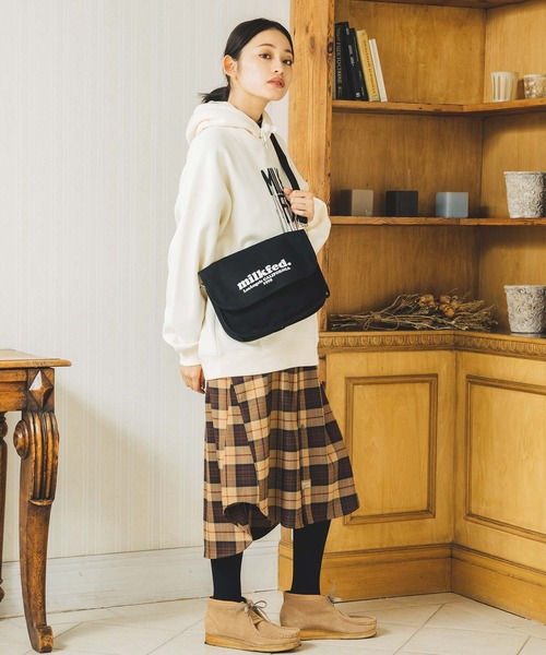 MILKFED.(ミルクフェド)の「ROUND CANVAS SHOULDERBAG(ショルダーバッグ・レディース・ベージュ/ライトピンク/ブラック/ホワイト・ONE SIZE)」の12枚目の写真
