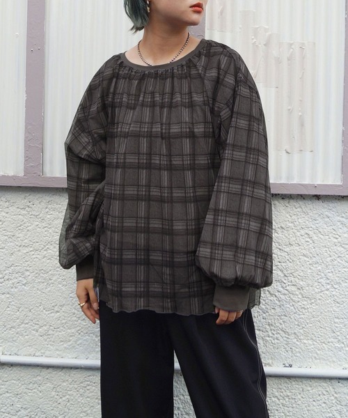 179/WG(イチナナキュウダブルジー)の「リバーシブルチュールオーバープル(Tシャツ/カットソー・レディース・ブラック/チャコールグレー/ベージュ・FREE)」の3枚目の写真