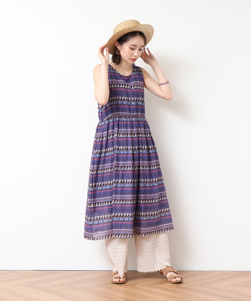 nougatine(ヌガティーヌ)の「綿100% レトロ幾何学柄 ノースリーブワンピース(ワンピース・レディース・ブラック/ブルー・MEDIUM)」の4枚目の写真